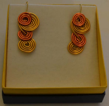 Pendientes espirales amarillo y naranja