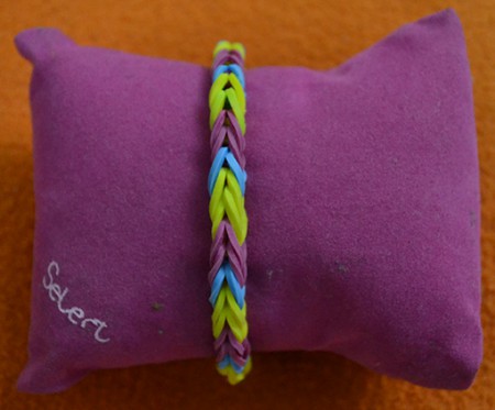 Pulsera azul, fucsia y amarilla